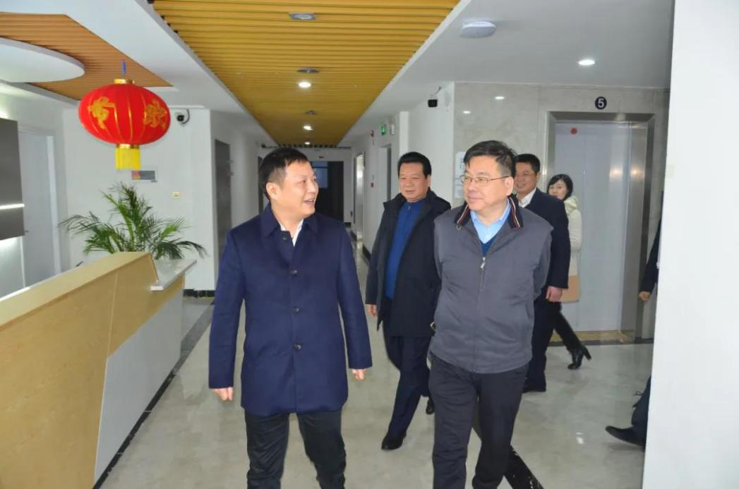 湖南省政協(xié)副主席、省工商聯(lián)主席張健一行蒞臨九九智能環(huán)?？疾煺{(diào)研
