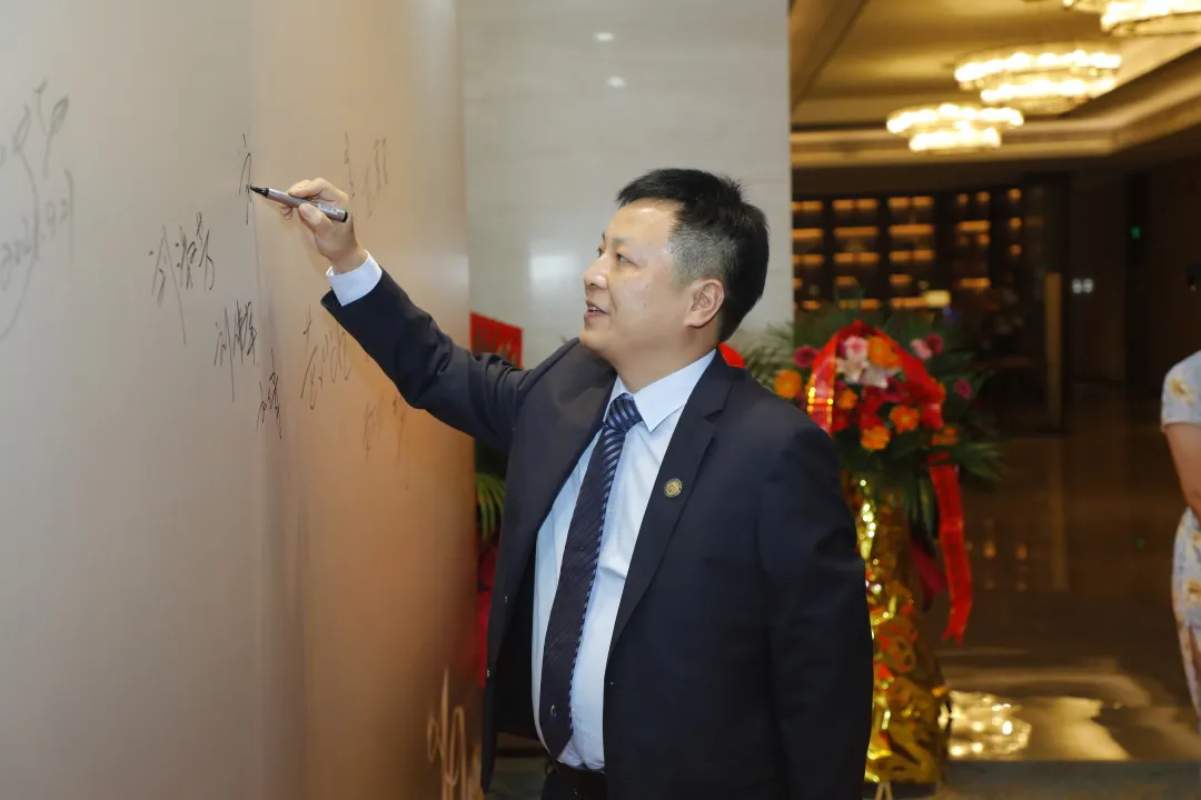 踐創(chuàng)業(yè)初心，擔使命前行