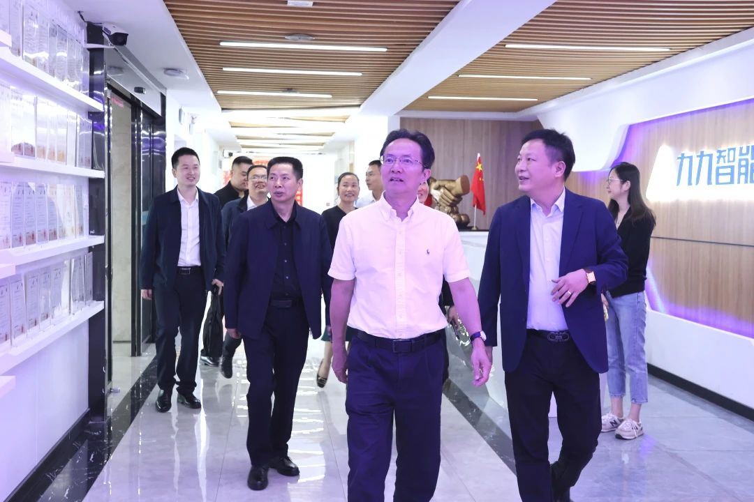 省科協(xié)黨組書記、常務(wù)副主席王瑰曙一行蒞臨九九開展調(diào)研工作